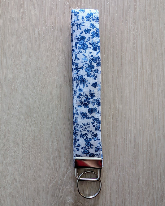 Dainty Blue & White Flowers Wristlet Keychain